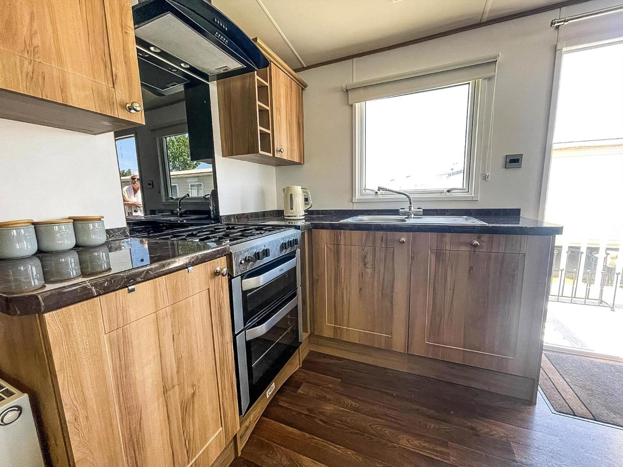 Beautiful Caravan With Decking At Carlton Meres Holiday Park, Suffolk Ref 60022M Saxmundham Luaran gambar