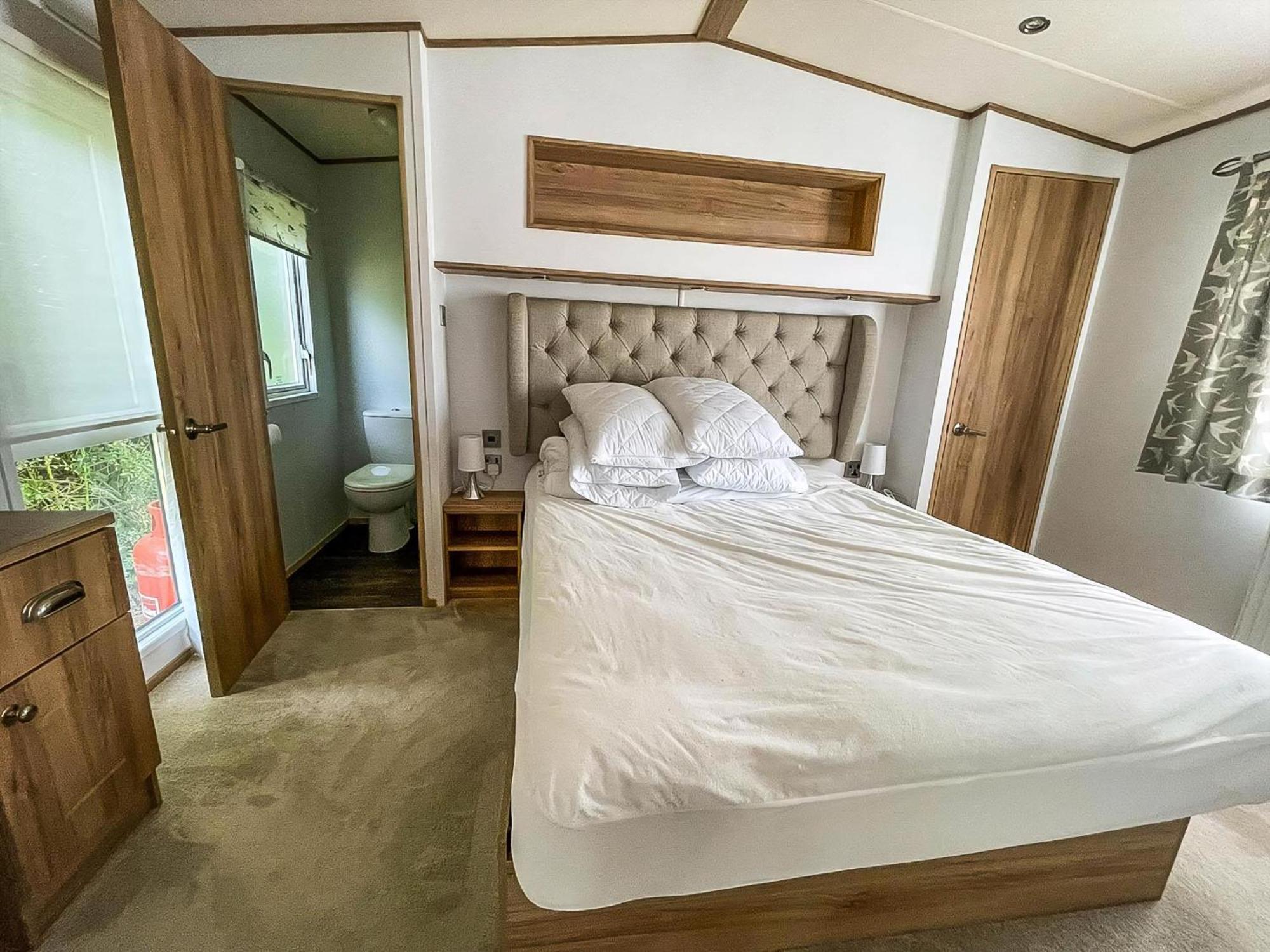 Beautiful Caravan With Decking At Carlton Meres Holiday Park, Suffolk Ref 60022M Saxmundham Luaran gambar