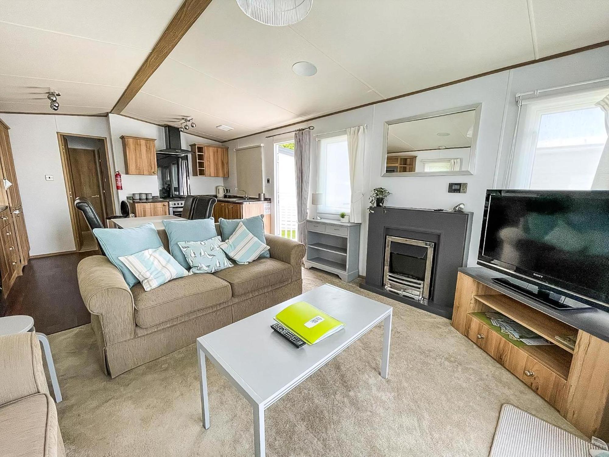 Beautiful Caravan With Decking At Carlton Meres Holiday Park, Suffolk Ref 60022M Saxmundham Luaran gambar