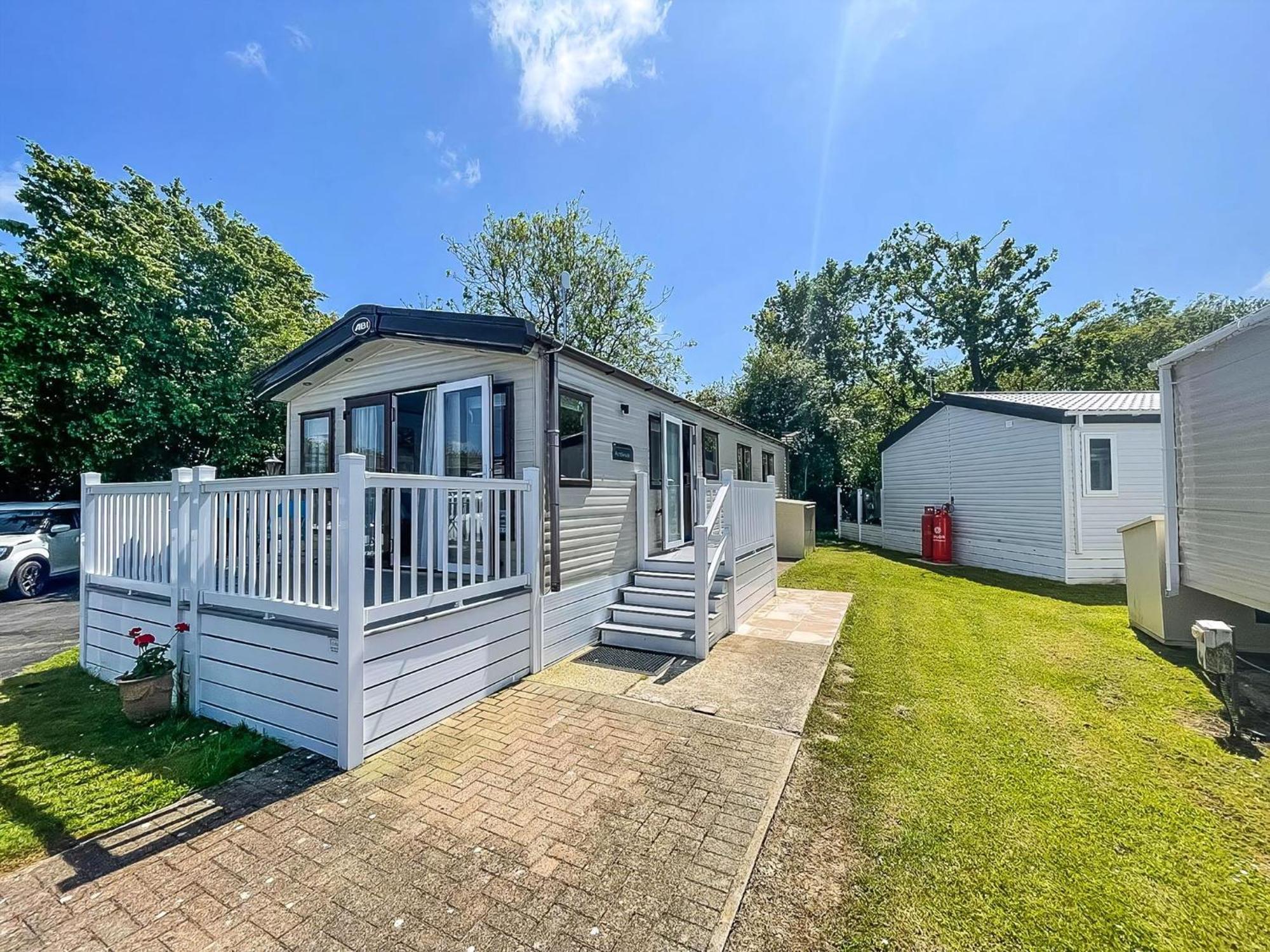 Beautiful Caravan With Decking At Carlton Meres Holiday Park, Suffolk Ref 60022M Saxmundham Luaran gambar