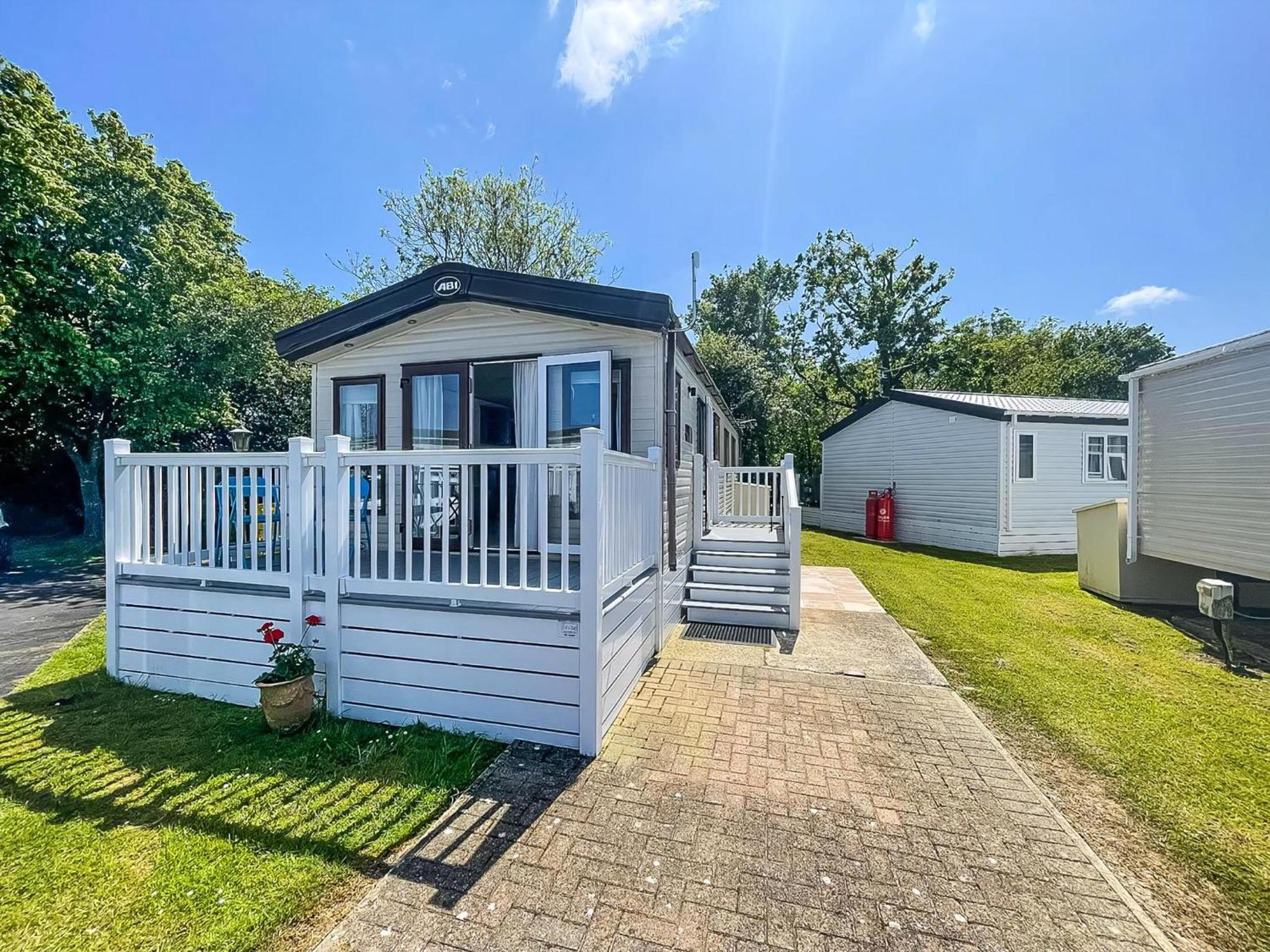 Beautiful Caravan With Decking At Carlton Meres Holiday Park, Suffolk Ref 60022M Saxmundham Luaran gambar